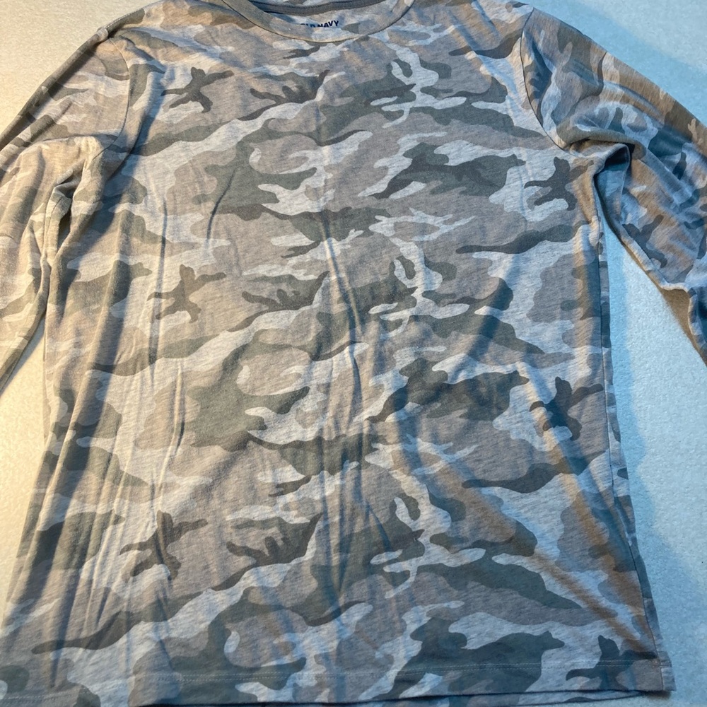 Old Navy Kids Long-Sleeve Grey Camo Tee
